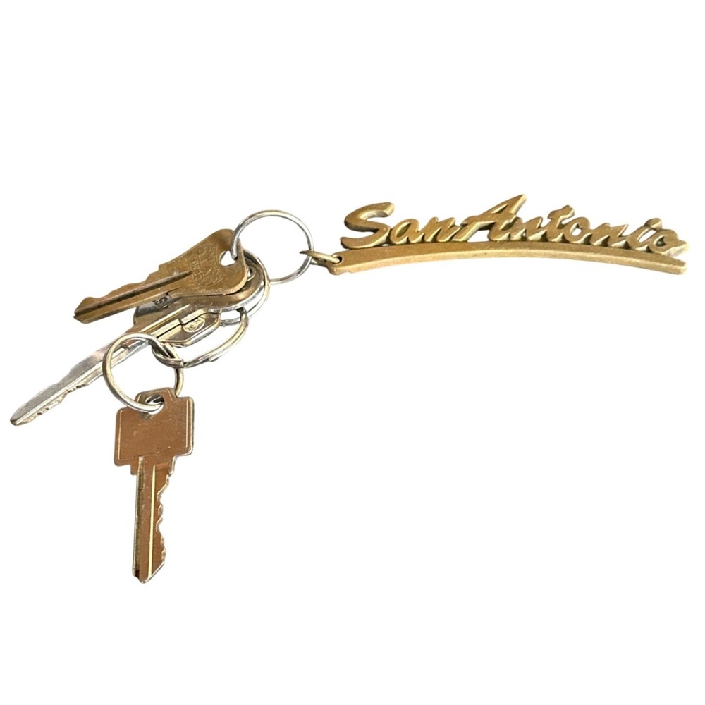 Vintage San Antonio Brass Script Keychain Souvenir Retro Texas Key Fob Gold Tone